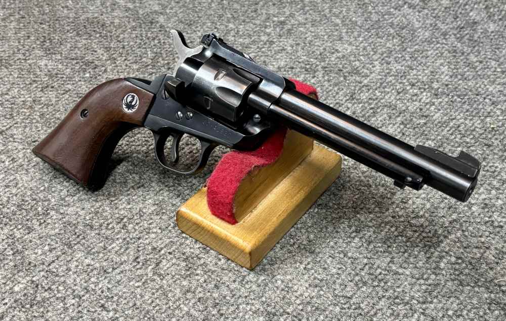 Ruger Single Six made in 1970 convertible with both cyls and boxes -img-3