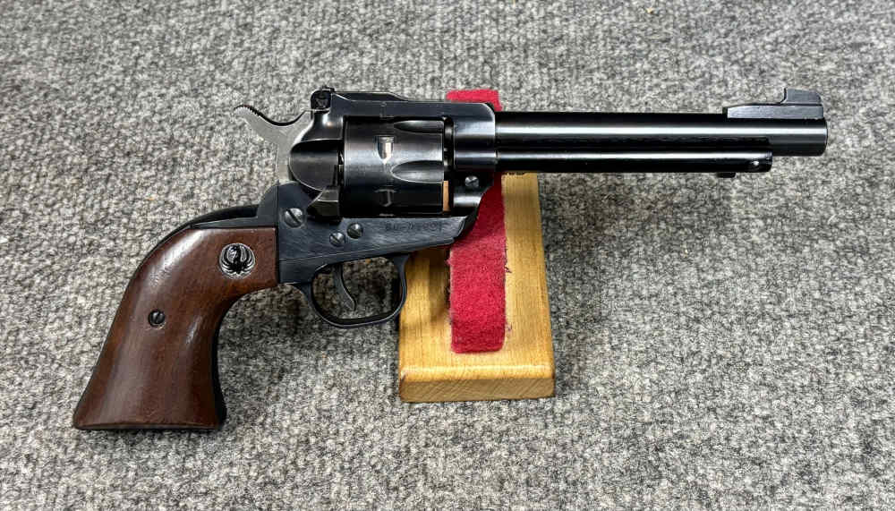 Ruger Single Six made in 1970 convertible with both cyls and boxes -img-1