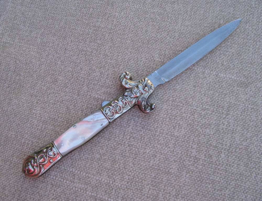 SALE! AMERICAN INDIAN CHIEF IN HEADRESS SHEFFIELD PEARL LOCKBACK DIRK 1830s-img-1