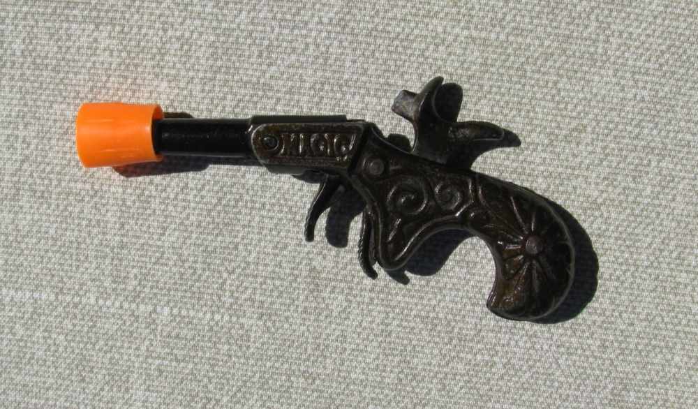 ANTIQUE FINE 1882 TOY CAST IRON CAP.22 R.F. PISTOL BY IVES  4 STAR RATING-img-9