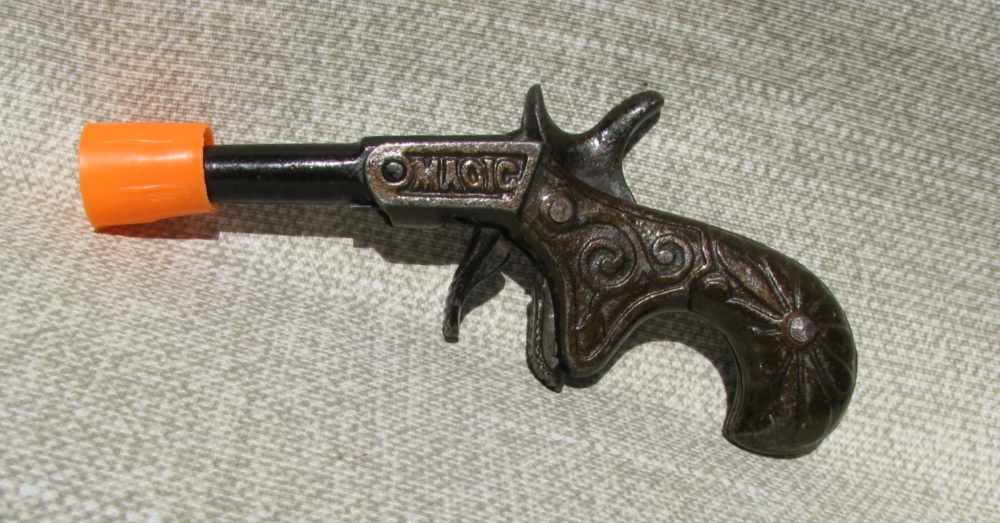 ANTIQUE FINE 1882 TOY CAST IRON CAP.22 R.F. PISTOL BY IVES  4 STAR RATING-img-5