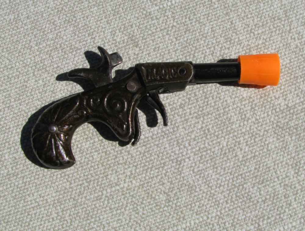 ANTIQUE FINE 1882 TOY CAST IRON CAP.22 R.F. PISTOL BY IVES  4 STAR RATING-img-3