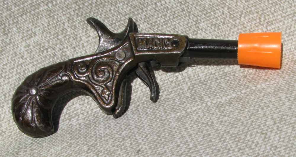 ANTIQUE FINE 1882 TOY CAST IRON CAP.22 R.F. PISTOL BY IVES  4 STAR RATING-img-0