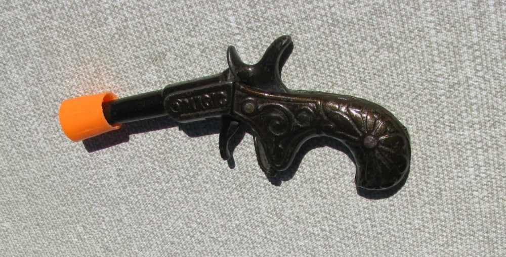 ANTIQUE FINE 1882 TOY CAST IRON CAP.22 R.F. PISTOL BY IVES  4 STAR RATING-img-6