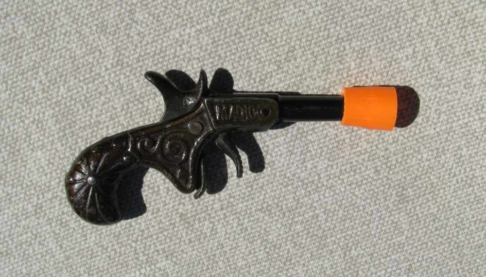 ANTIQUE FINE 1882 TOY CAST IRON CAP.22 R.F. PISTOL BY IVES  4 STAR RATING-img-1