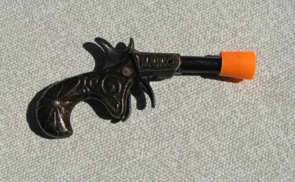 ANTIQUE FINE 1882 TOY CAST IRON CAP.22 R.F. PISTOL BY IVES  4 STAR RATING-img-2