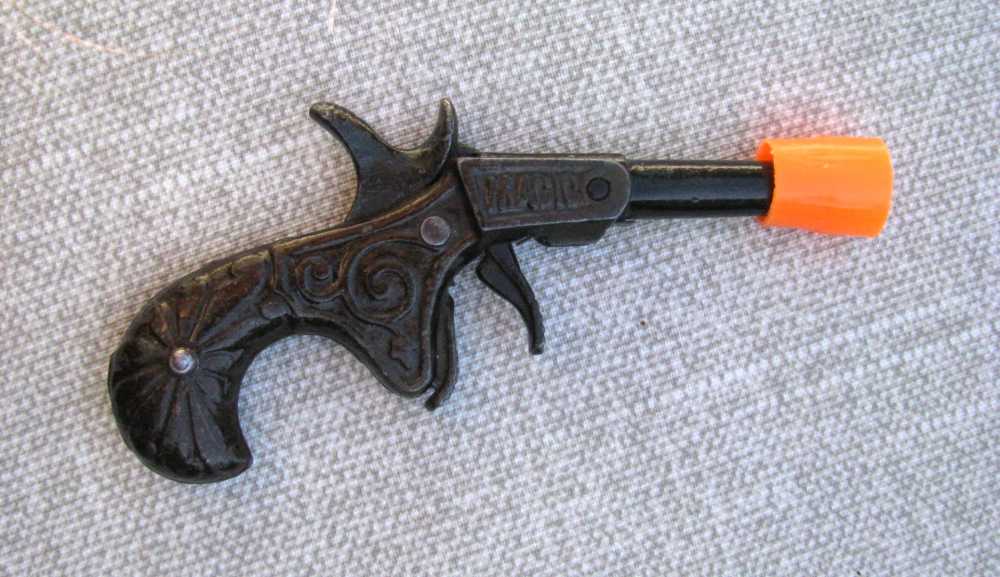 ANTIQUE FINE 1882 TOY CAST IRON CAP.22 R.F. PISTOL BY IVES  4 STAR RATING-img-4