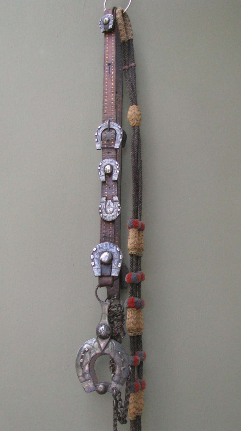 UNIQUE ANTIQUE MATCHING SILVER ENGRAVED HORSESHOE BIT/CONCHOS FANCY REINS -img-0