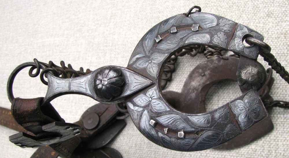 UNIQUE ANTIQUE MATCHING SILVER ENGRAVED HORSESHOE BIT/CONCHOS FANCY REINS -img-18