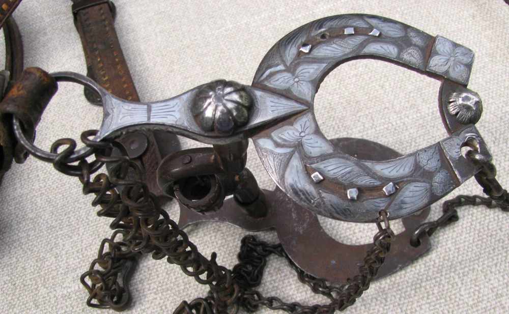 UNIQUE ANTIQUE MATCHING SILVER ENGRAVED HORSESHOE BIT/CONCHOS FANCY REINS -img-9