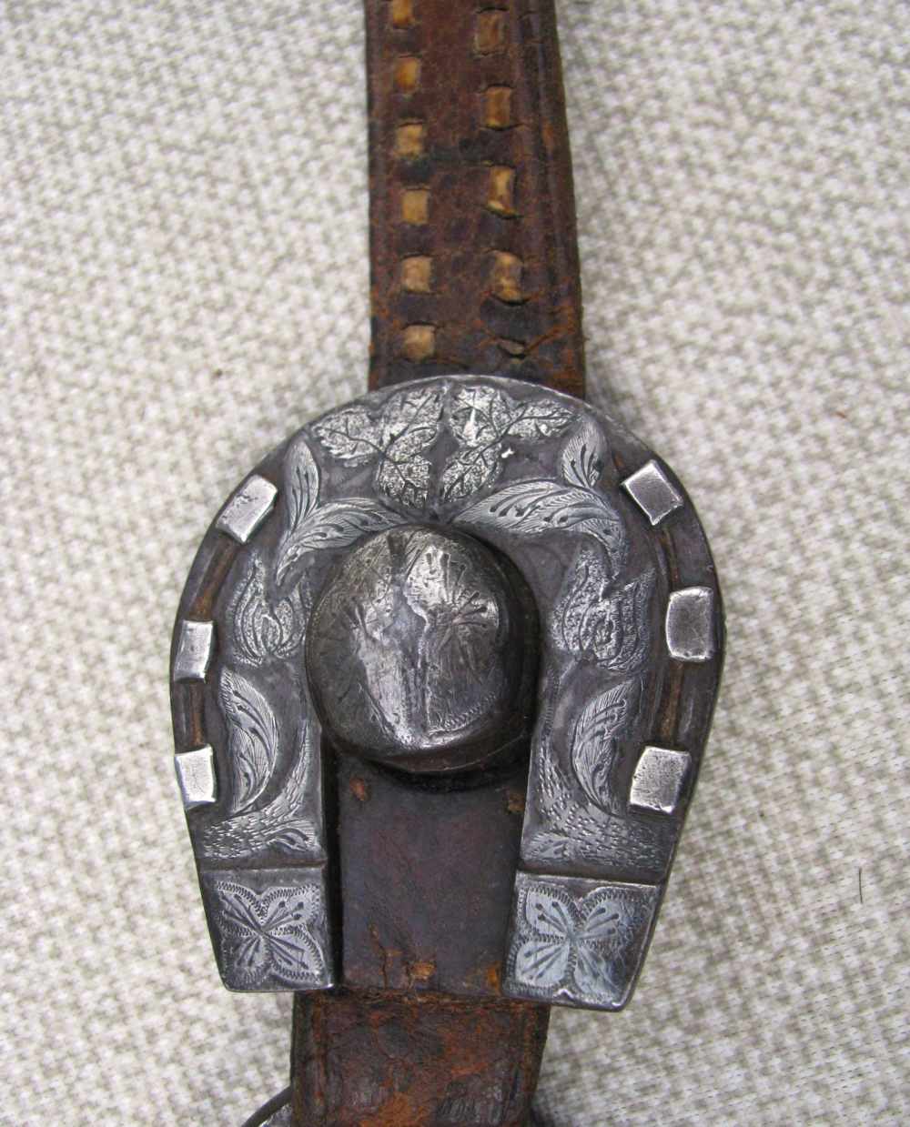 UNIQUE ANTIQUE MATCHING SILVER ENGRAVED HORSESHOE BIT/CONCHOS FANCY REINS -img-5