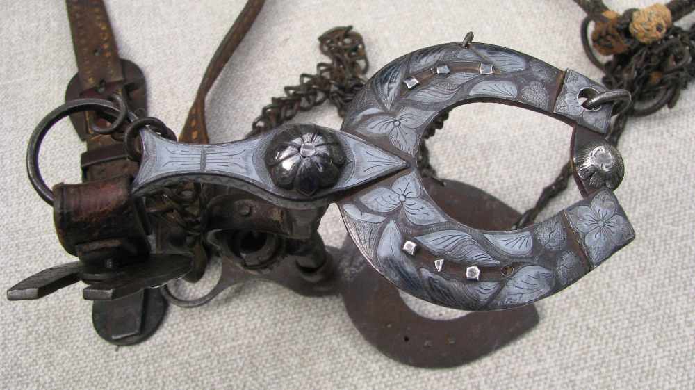 UNIQUE ANTIQUE MATCHING SILVER ENGRAVED HORSESHOE BIT/CONCHOS FANCY REINS -img-13