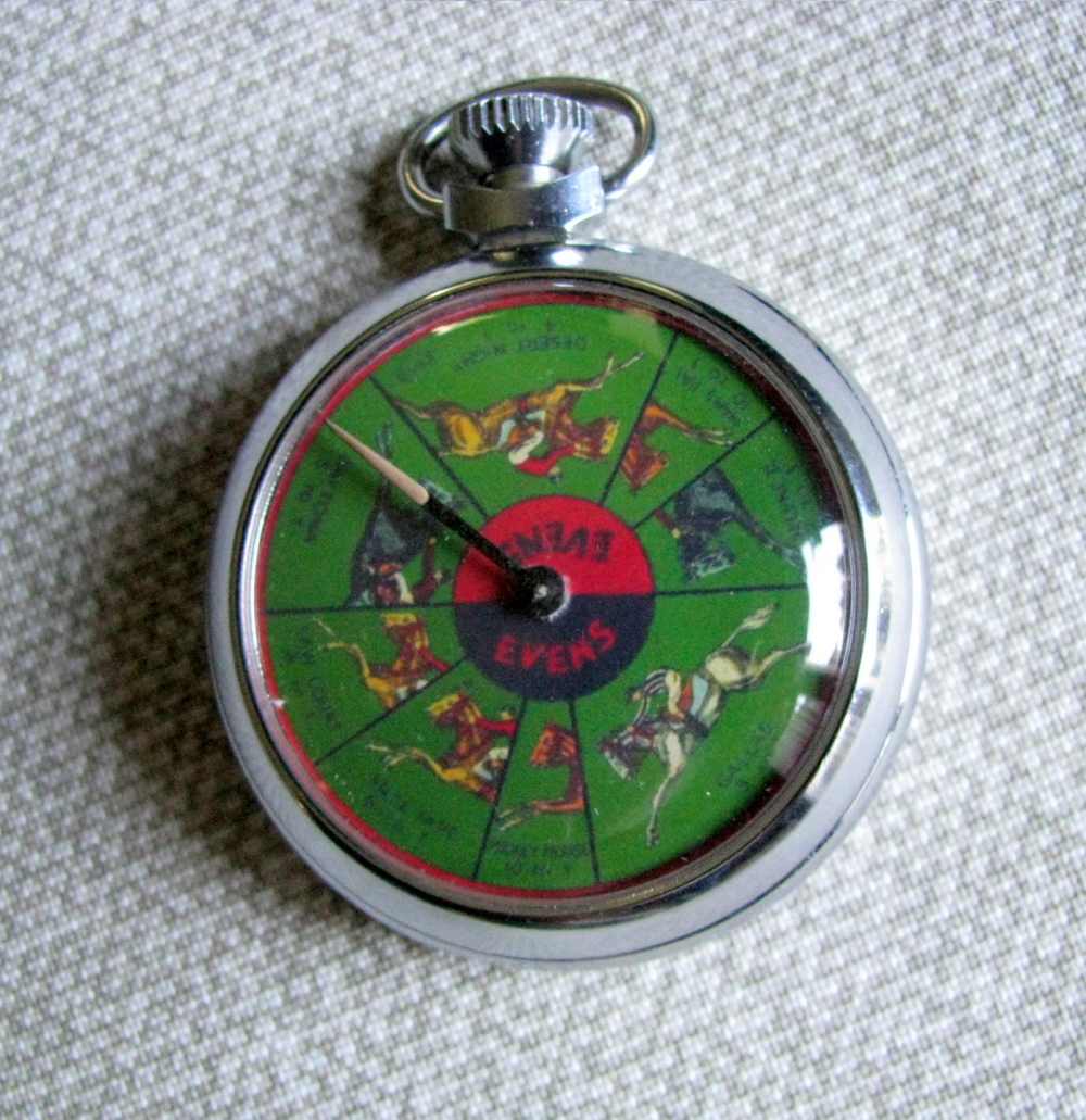 MINTY SCARCE 8 HORSE POCKET WATCH SIZE VINTAGE MECHANICAL GAMBLING DEVICE-img-4