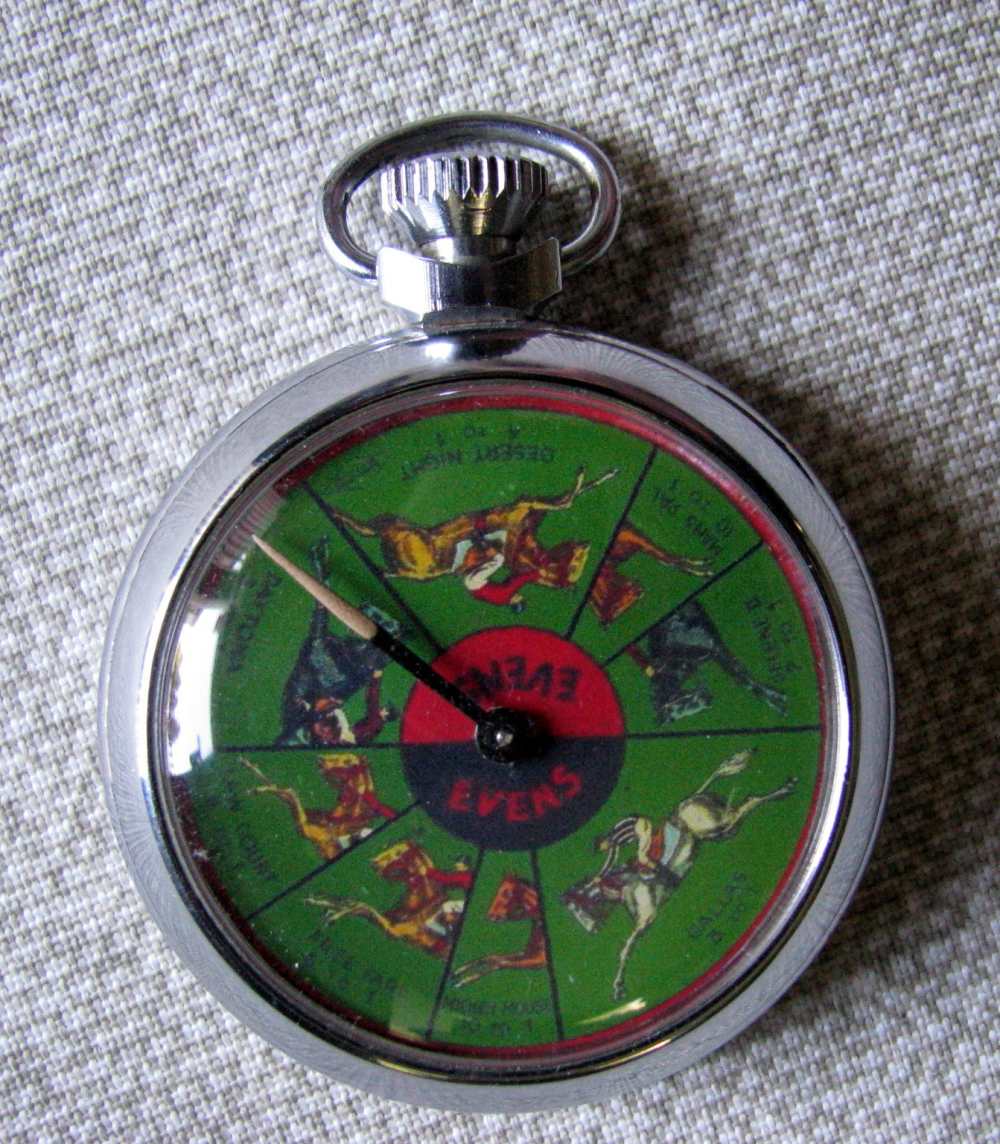 MINTY SCARCE 8 HORSE POCKET WATCH SIZE VINTAGE MECHANICAL GAMBLING DEVICE-img-5