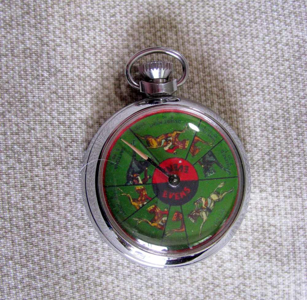 MINTY SCARCE 8 HORSE POCKET WATCH SIZE VINTAGE MECHANICAL GAMBLING DEVICE-img-2