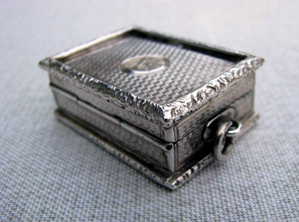 FINE ANTIQUE HANDMADE 1.5 OZ. SILVER/GOLD WASHED/6 HALLMARKS VINAIGARETTE -img-3