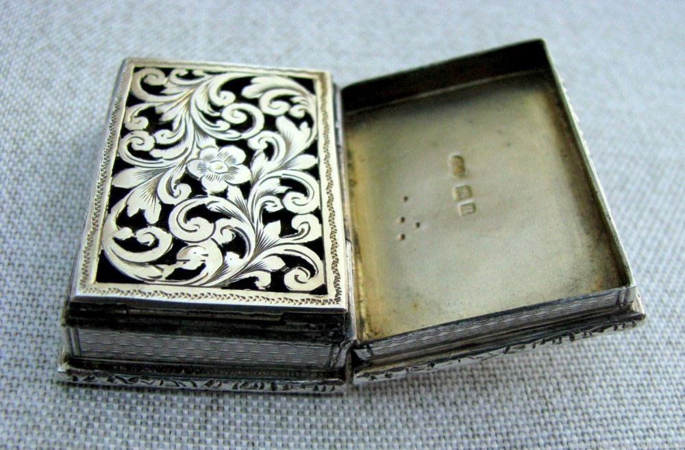 FINE ANTIQUE HANDMADE 1.5 OZ. SILVER/GOLD WASHED/6 HALLMARKS VINAIGARETTE -img-10