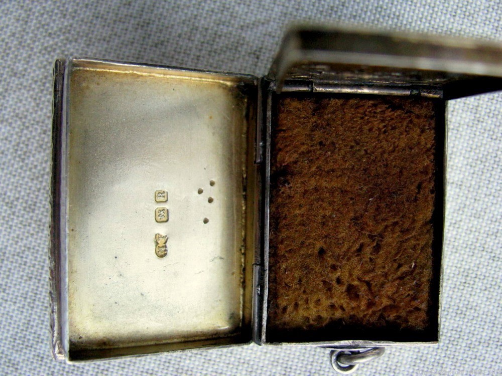 FINE ANTIQUE HANDMADE 1.5 OZ. SILVER/GOLD WASHED/6 HALLMARKS VINAIGARETTE -img-13