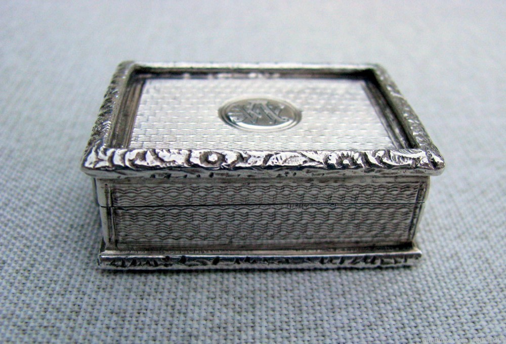 FINE ANTIQUE HANDMADE 1.5 OZ. SILVER/GOLD WASHED/6 HALLMARKS VINAIGARETTE -img-6