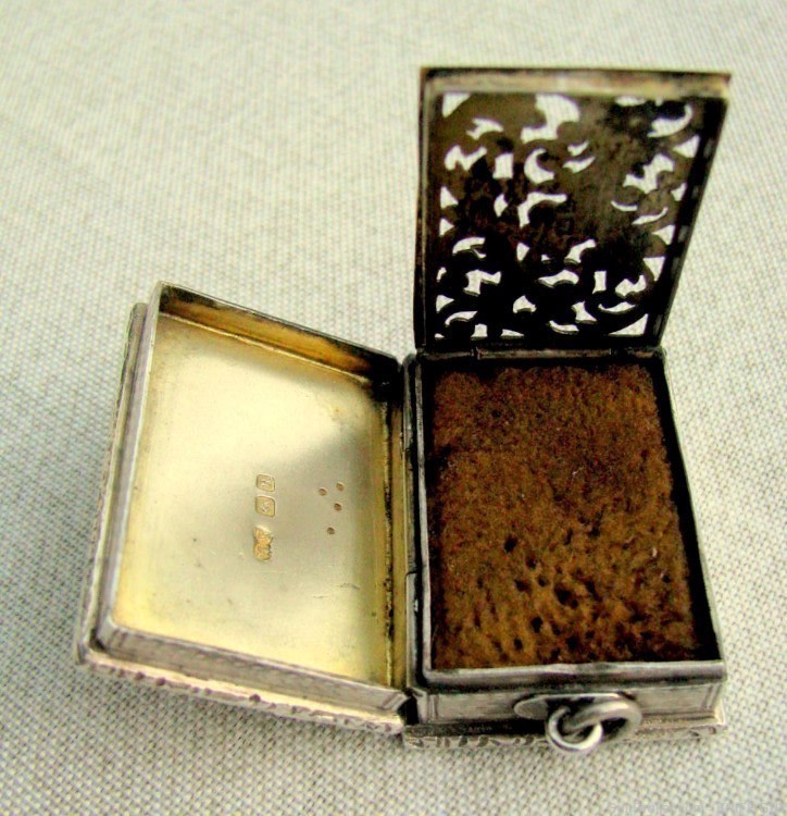 FINE ANTIQUE HANDMADE 1.5 OZ. SILVER/GOLD WASHED/6 HALLMARKS VINAIGARETTE -img-5