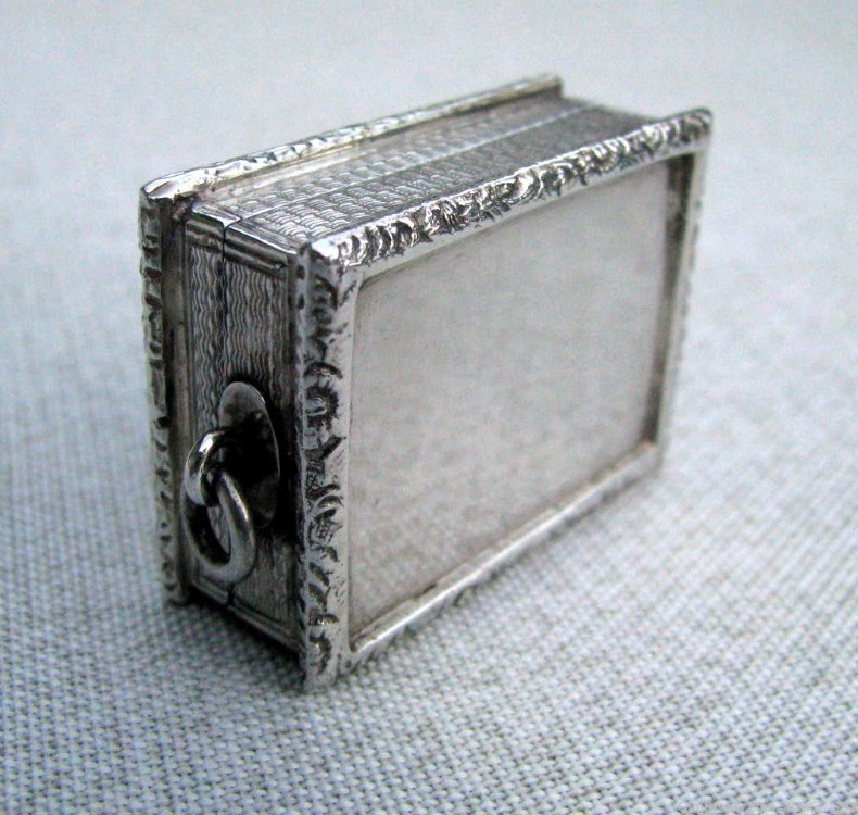 FINE ANTIQUE HANDMADE 1.5 OZ. SILVER/GOLD WASHED/6 HALLMARKS VINAIGARETTE -img-11