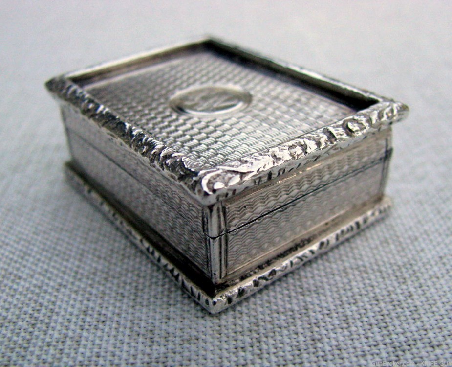 FINE ANTIQUE HANDMADE 1.5 OZ. SILVER/GOLD WASHED/6 HALLMARKS VINAIGARETTE -img-4