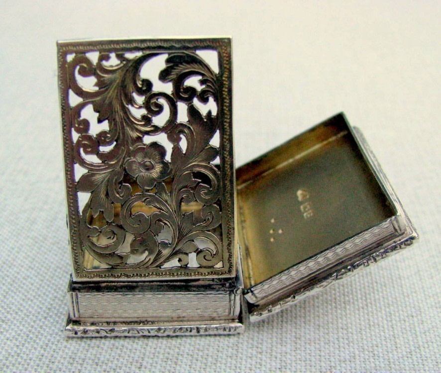 FINE ANTIQUE HANDMADE 1.5 OZ. SILVER/GOLD WASHED/6 HALLMARKS VINAIGARETTE -img-2