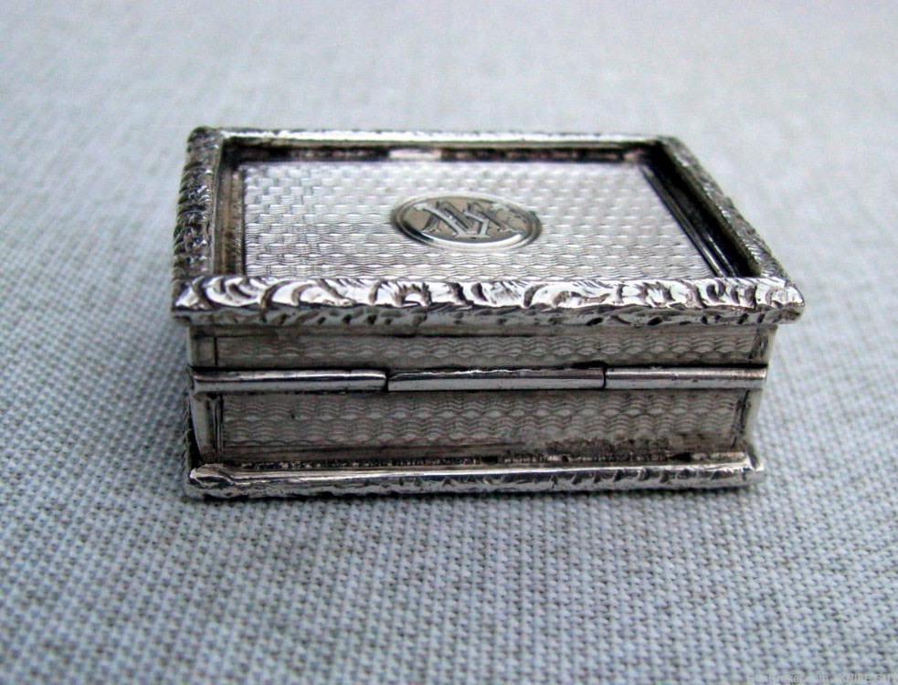 FINE ANTIQUE HANDMADE 1.5 OZ. SILVER/GOLD WASHED/6 HALLMARKS VINAIGARETTE -img-9