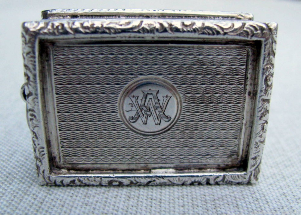 FINE ANTIQUE HANDMADE 1.5 OZ. SILVER/GOLD WASHED/6 HALLMARKS VINAIGARETTE -img-0