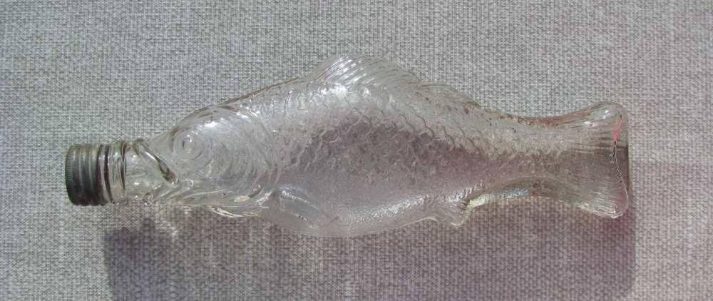 PRE-PROHIBITION HANDMADE MINTY AMERICAN FOLKART FIGURAL FISH WHISKEY FLASK -img-0