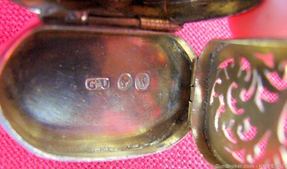 FINE STERLING GOLD GILDED ENGRAVED FANCY SMALL SCENT BOX DATED 1871-img-12