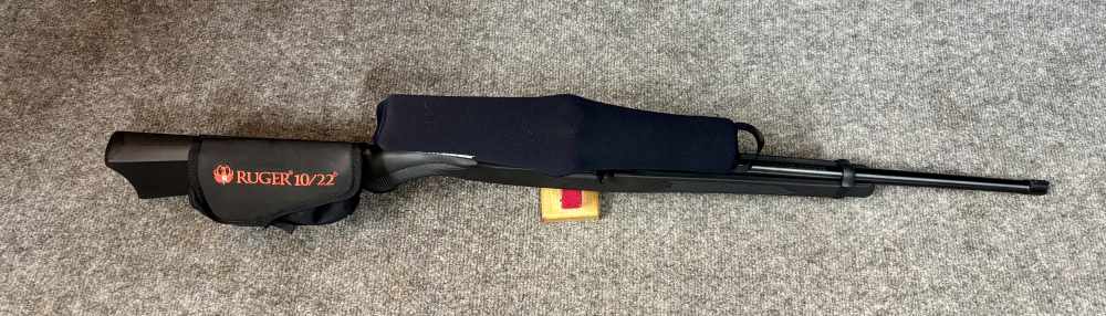 Ruger 10/22 22 LR Synthetic Sig scope 5 mags as new -img-5