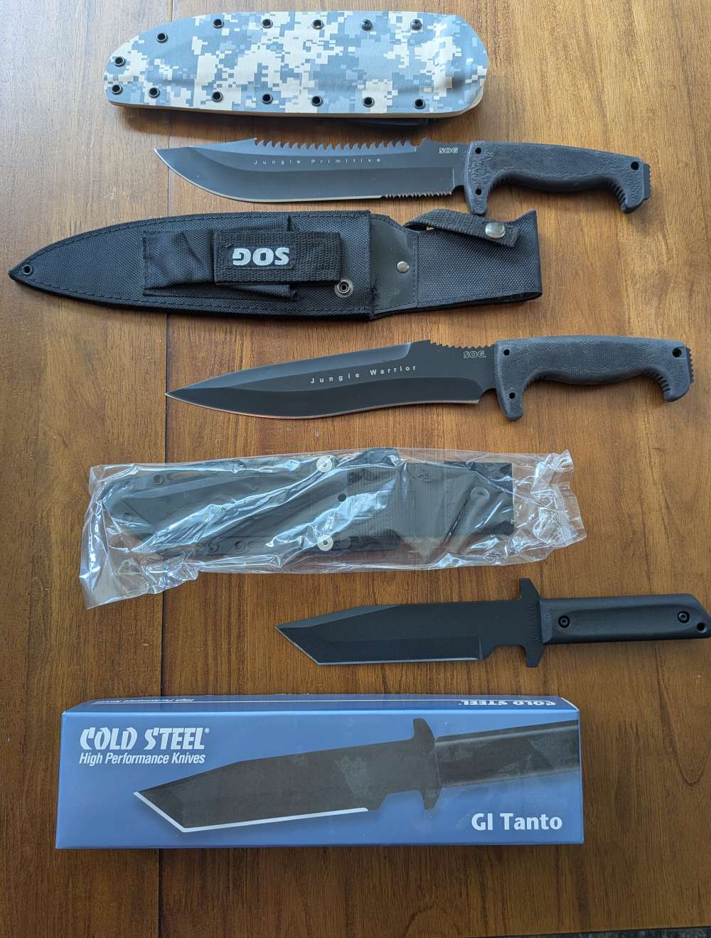 Fixed Blade Knife Lot (3) – Cold Steel & SOG – w/ Sheaths-img-0
