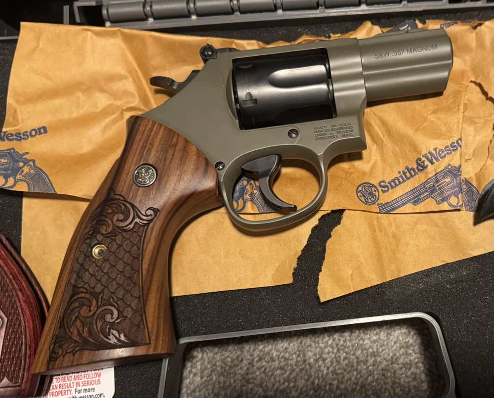 New Smith & Wesson Model 19 Carry Comp Green W/ Holsters and Grips No Lock-img-1