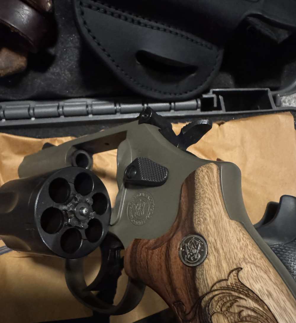 New Smith & Wesson Model 19 Carry Comp Green W/ Holsters and Grips No Lock-img-2