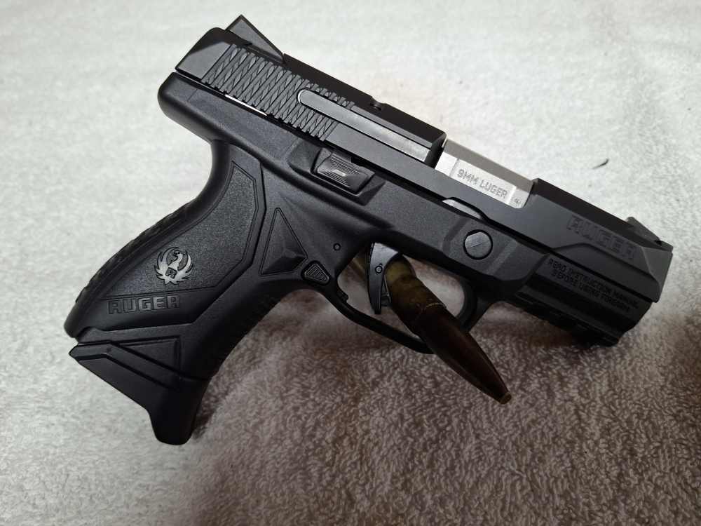Ruger american 9mm 12+1 mag's-img-0