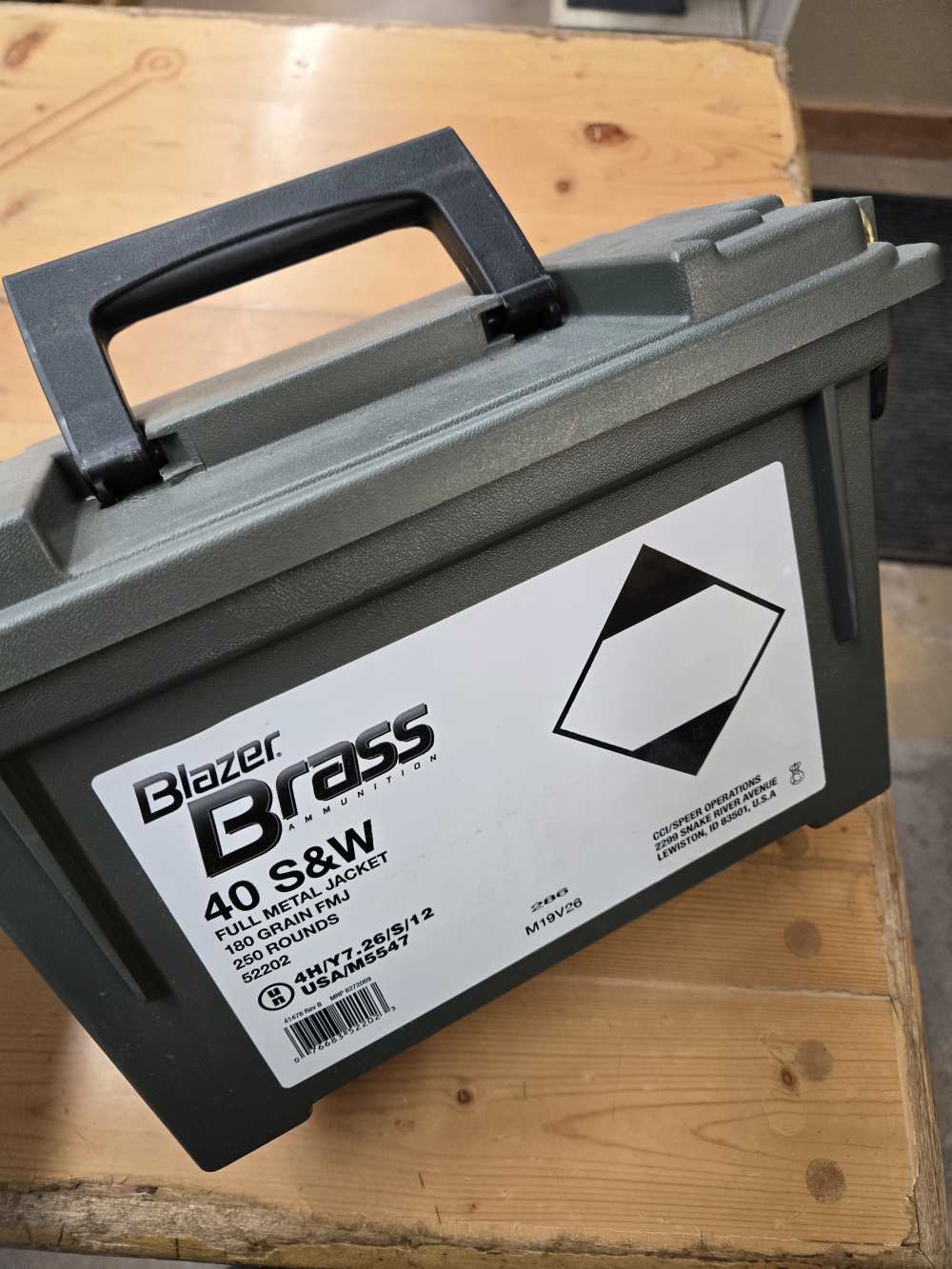 Blazer Brass 40 S&W 1180 grain FMJ 250 Rounds ammo box .01 Start-img-1