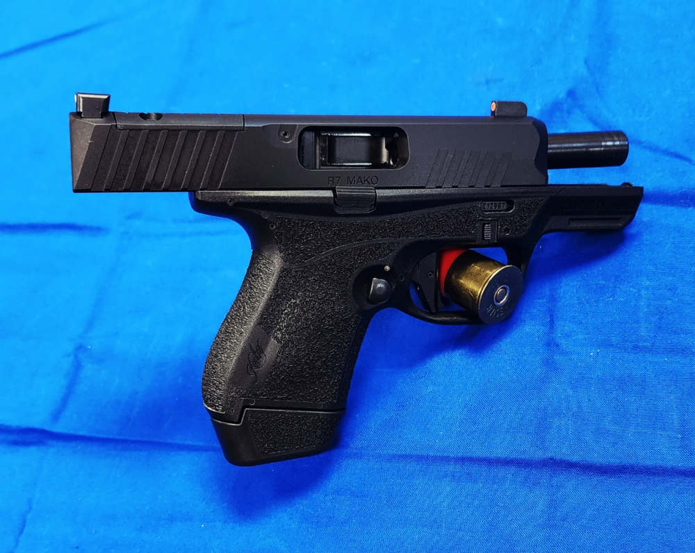 MINT KIMBER R7 MAKO 9MM 3.25" COMPACT TACTICAL BLACK W/MANUAL-img-3