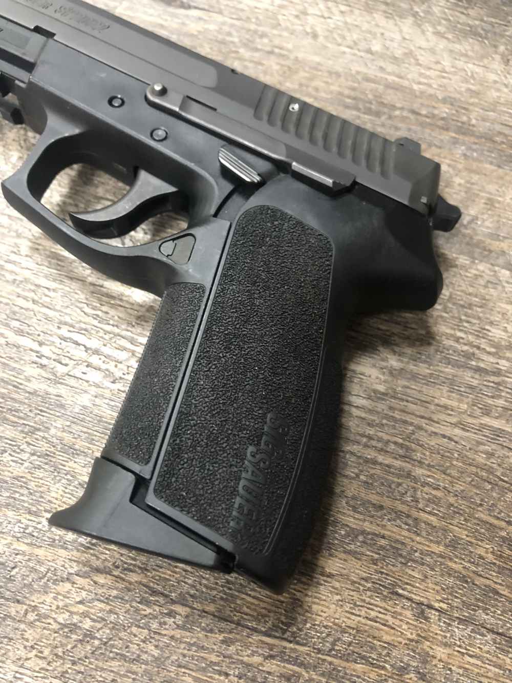 Sig Sauer SP2022 9mm Semi Auto Pistol 3.9" Black w/ One 15 Round Mag-img-2