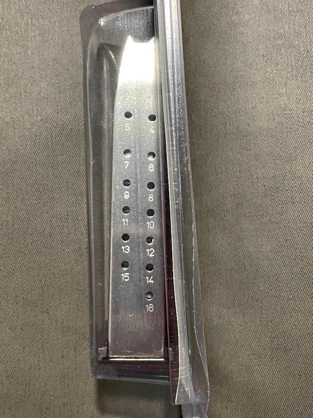Springfield XDM .40 S & W 16 round magazine (ONE) NEW in factory package -img-2