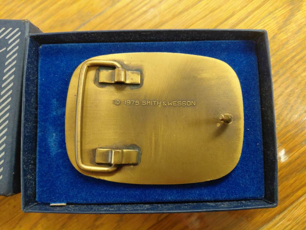 1975 Smith and Wesson Belt Buckle IN BOX-img-3