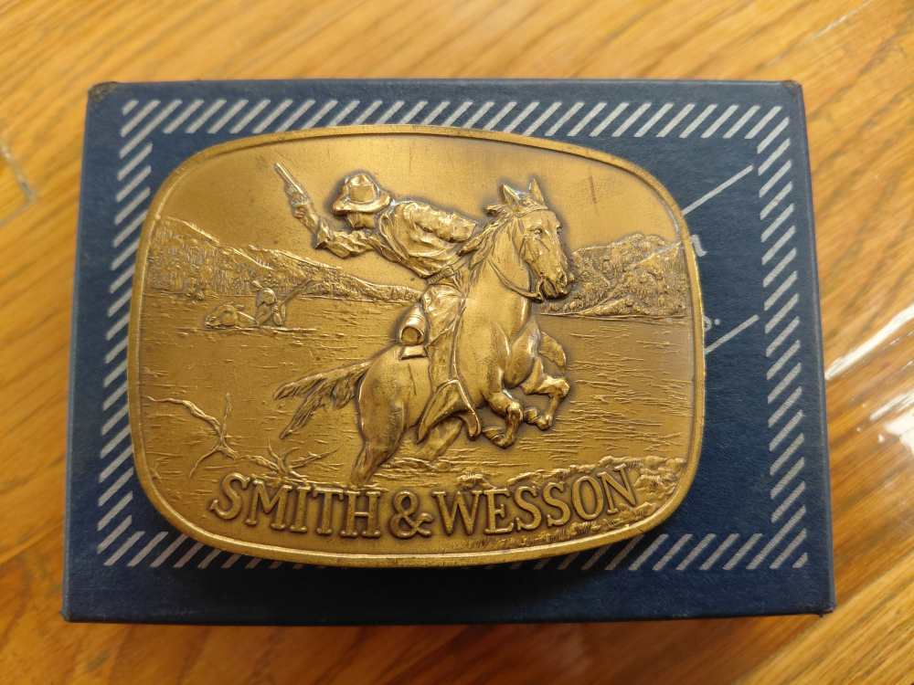 1975 Smith and Wesson Belt Buckle IN BOX-img-0