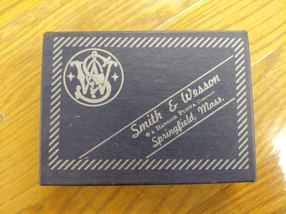1975 Smith and Wesson Belt Buckle IN BOX-img-1