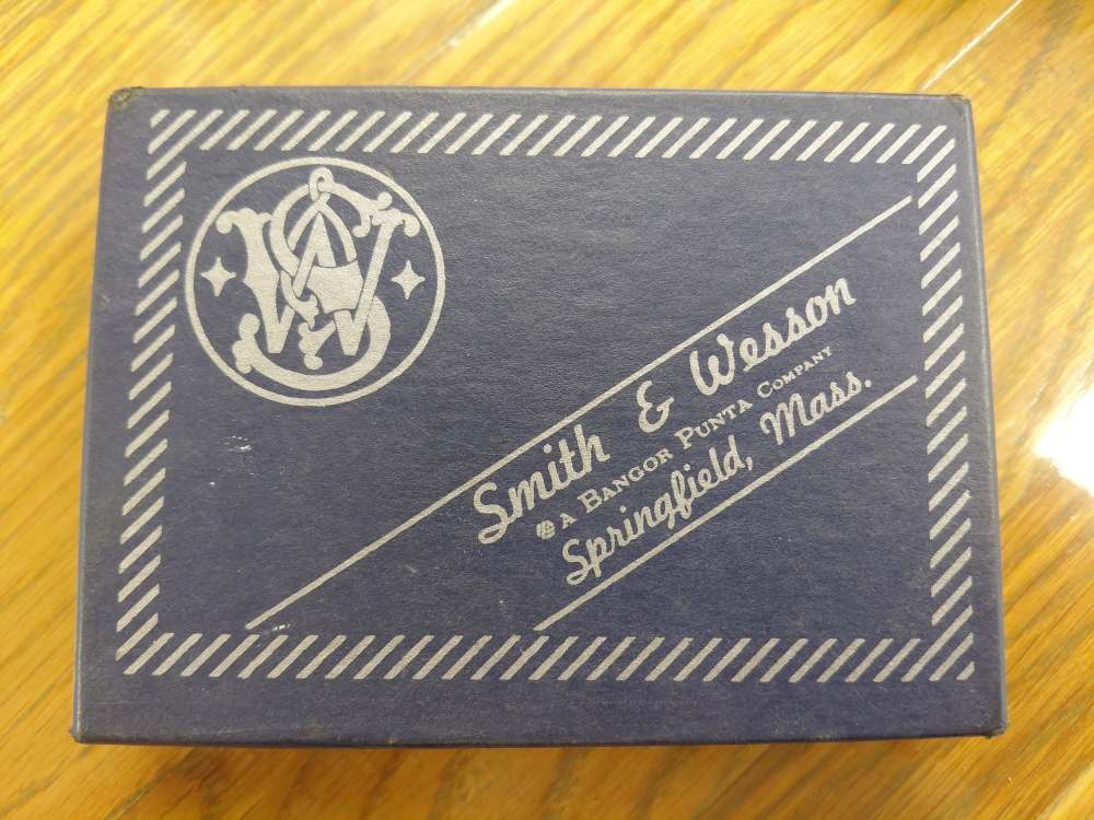 1977 Smith and Wesson Belt Buckle IN BOX-img-3
