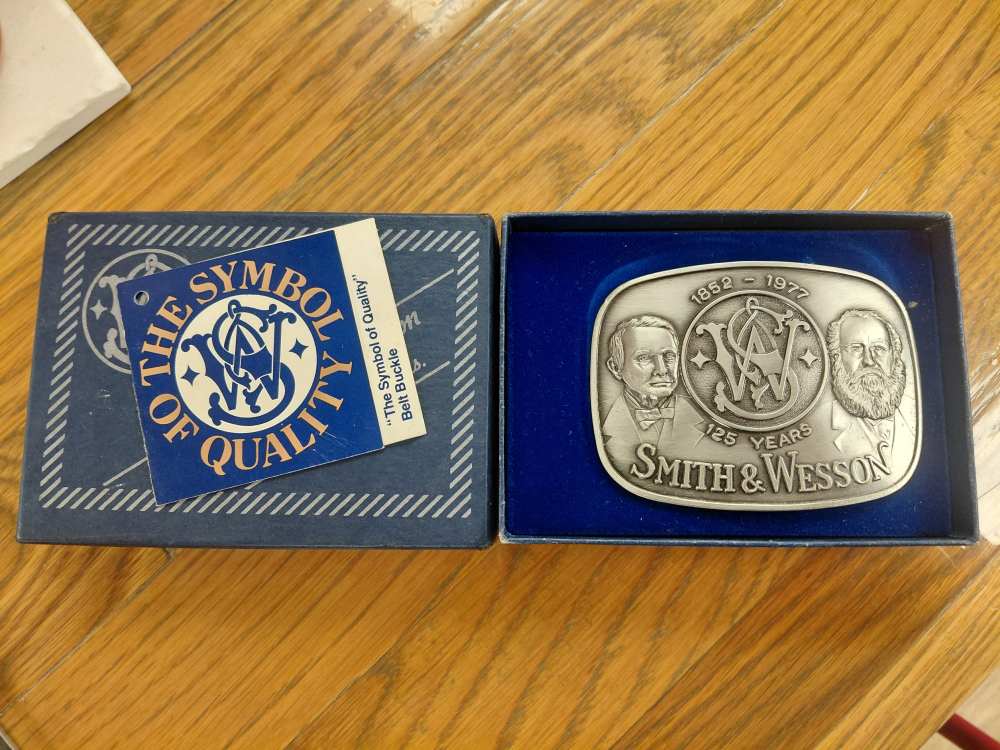 1977 Smith and Wesson Belt Buckle IN BOX-img-2