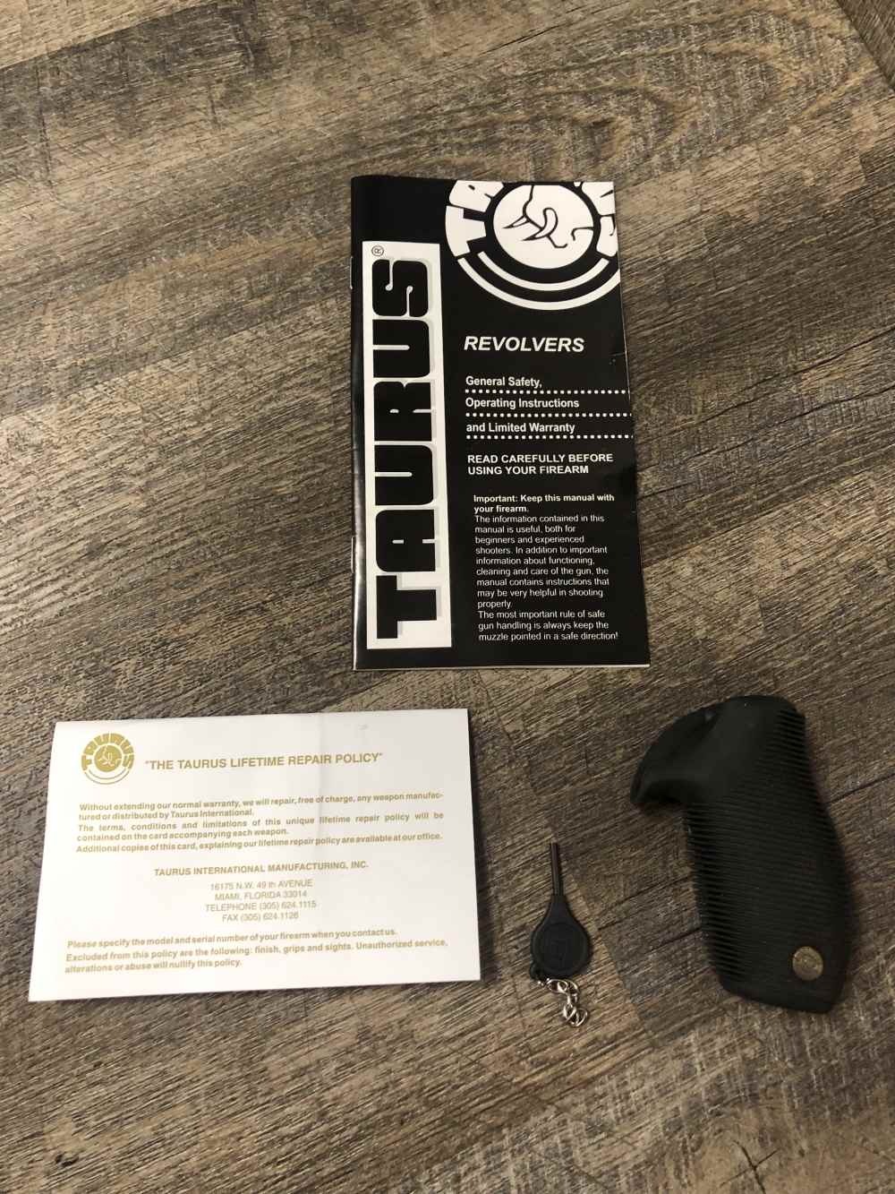 Taurus Judge 6.5" Revolver 410 Bore 45 Colt w/ Original Box 2 Grips Manual-img-1