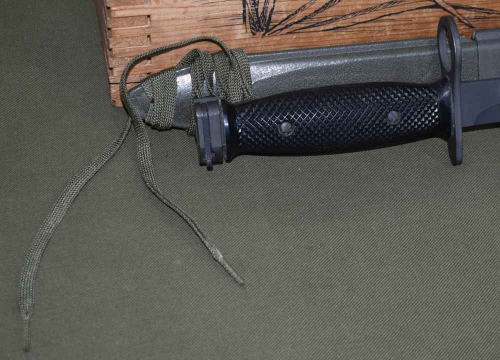 Colt M16 Bayonet-img-3
