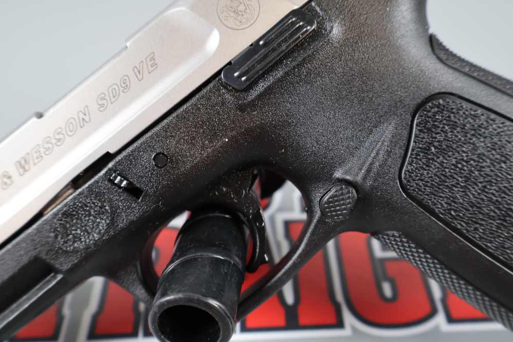 Smith & Wesson SD9VE 9mm 4.00"bbl STS & BLK w/Box-img-12