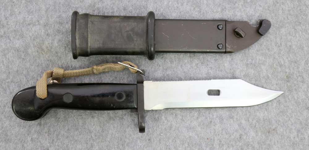 Very Nice East German AK47 bayonet with wire cutter sheath-img-0