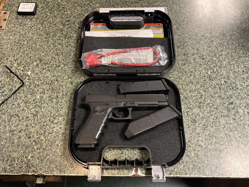 Glock 35 gen 4 40 cal pistol *box & 2mags* LE TRADE IN-img-5